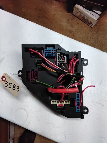 528I      2012 Fuse Box Cabin 643063