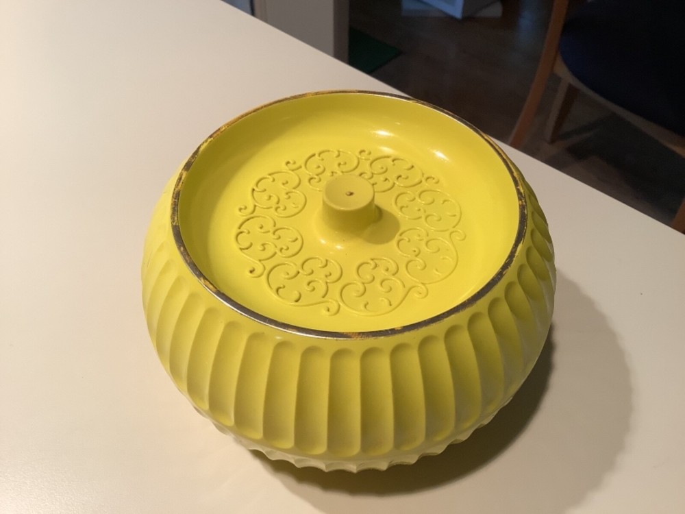 Vintage Bold Lemon April Showers Dusting Powder Rare!