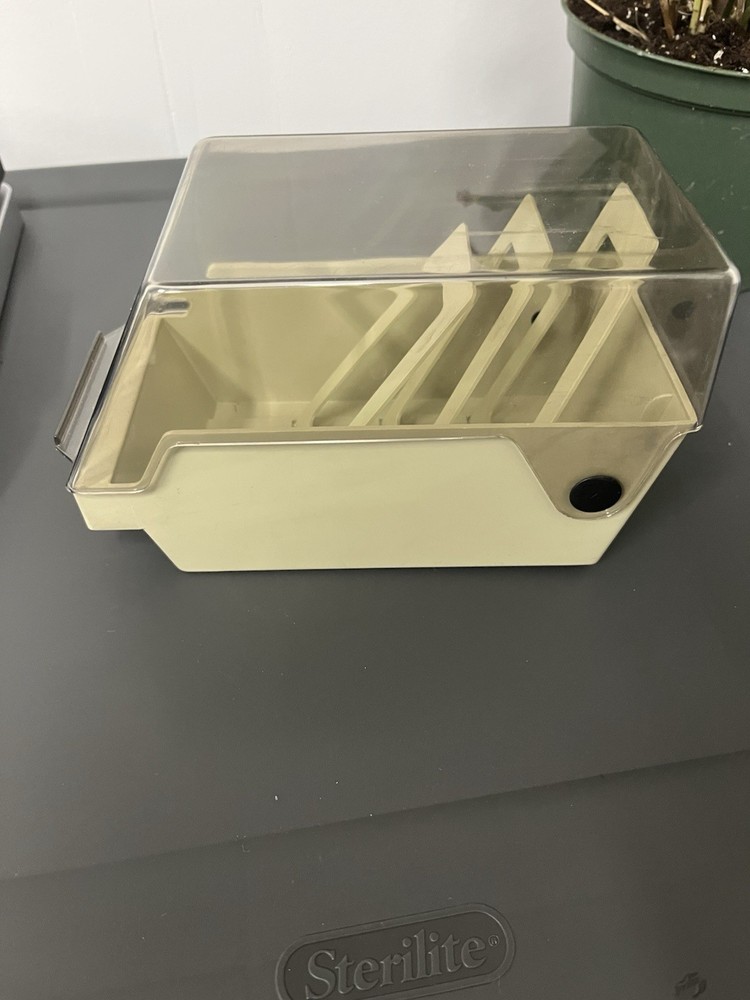 Plastic 3.5 Inch Floppy Disk Storage Holder with Lid