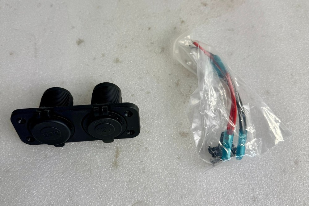 Quick Charge Dual USB Port & Cigarette Lighter Socket 12V