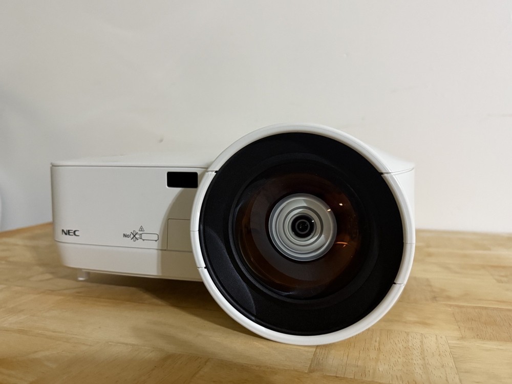 NEC NP610S Short Throw 3LCD Projector w/ Remote, Case, Power Cable & Adapters