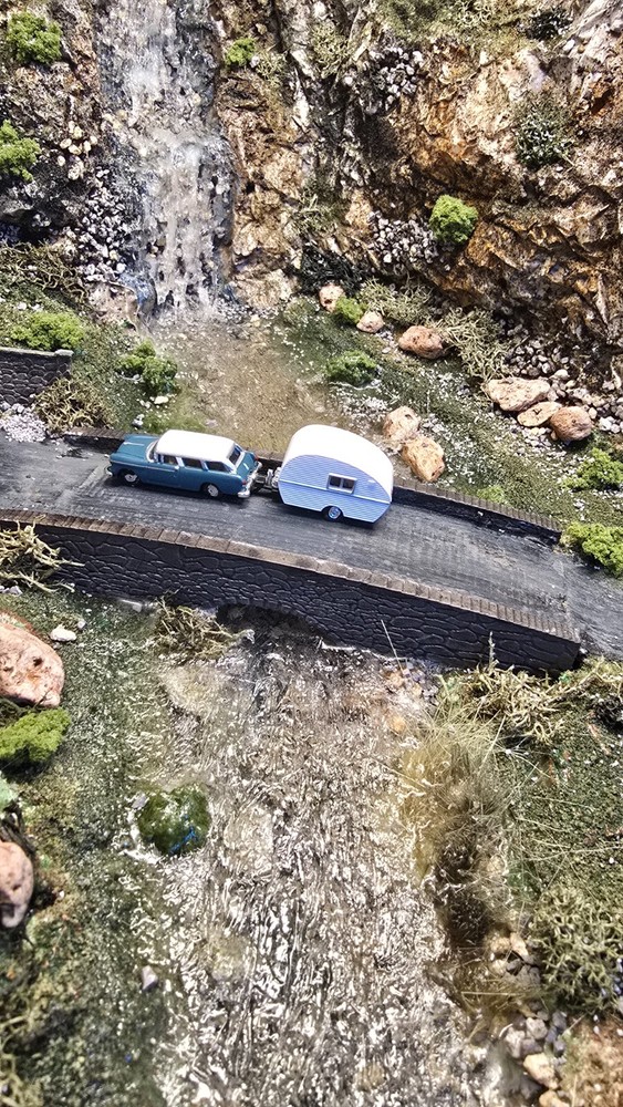 N scale 1:160 roadway stone bridge