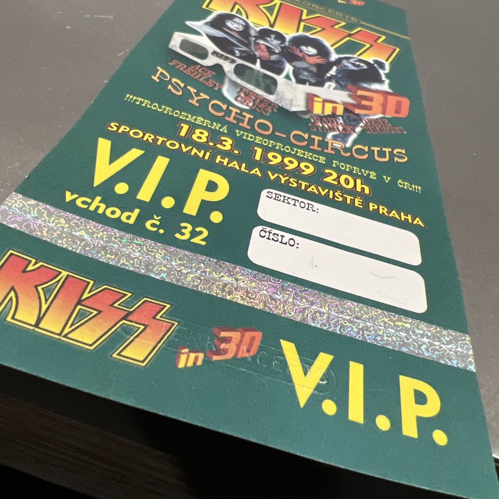 Rare kiss concert tickets Complete new , Kiss Stani, Kiss In 3D VIP 2 Tickets