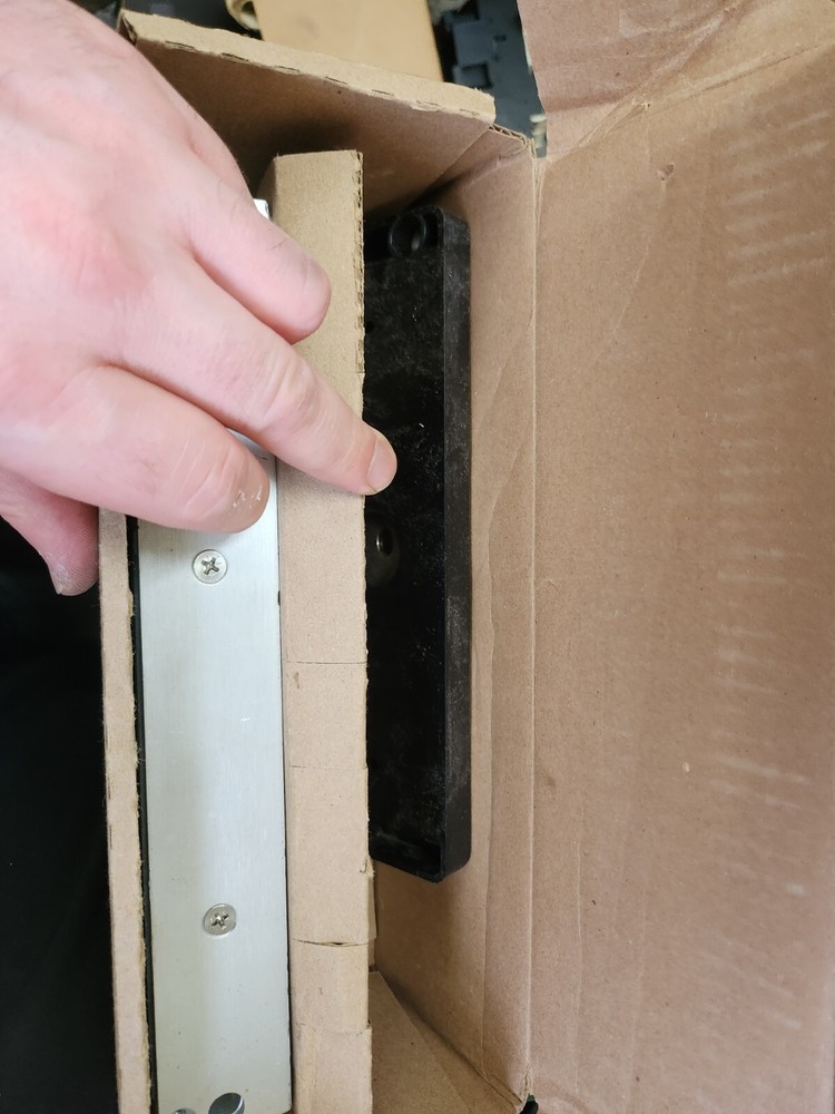 DynaLock 2011-390-US28-DSM Electromagnetic Lock