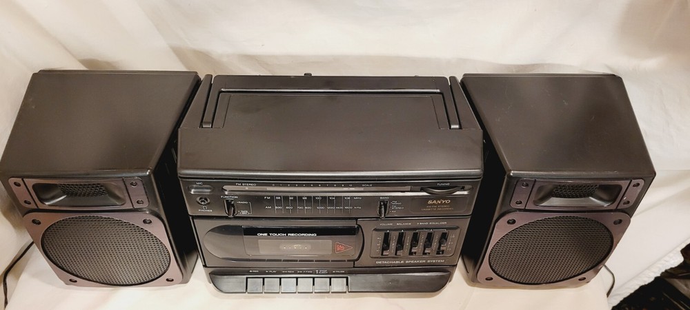 sanyo M9721 boombox FULLY FUNCTIONAL