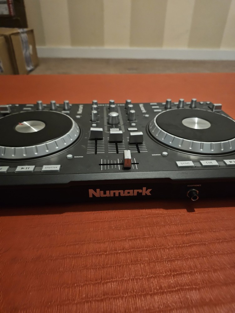 Numark MIXTRACK PRO Double Deck DJ Controller Built-in Mixer Loop Sampler USB