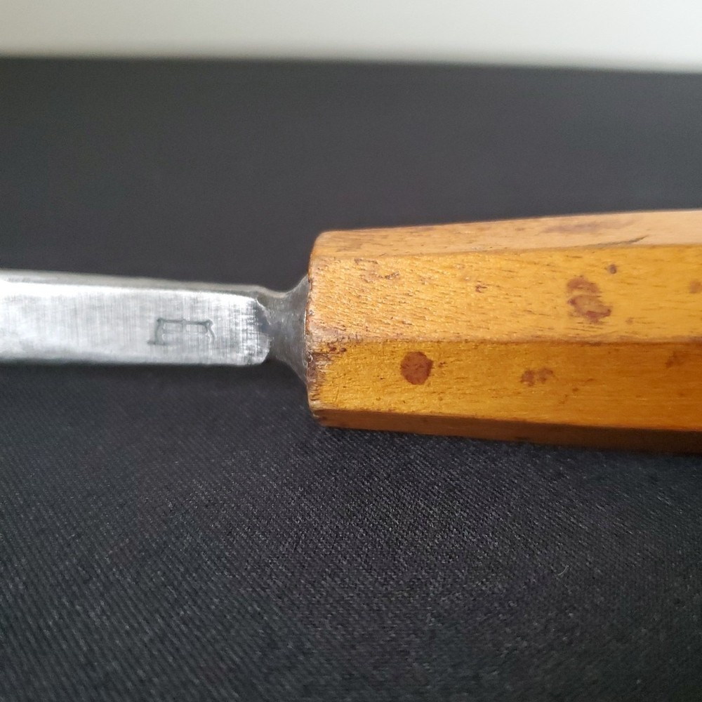 VINTAGE MARKED BUT UNKNOWN BEVEL EDGE CHISEL #4
