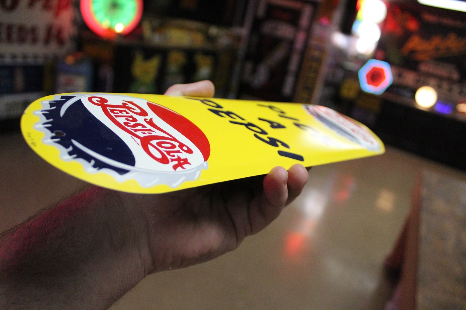 RARE 1950s PICK A PEPSI COLA STAMPED PAINTED METAL DOOR SIGN BOTTLE CAP DOUBLE