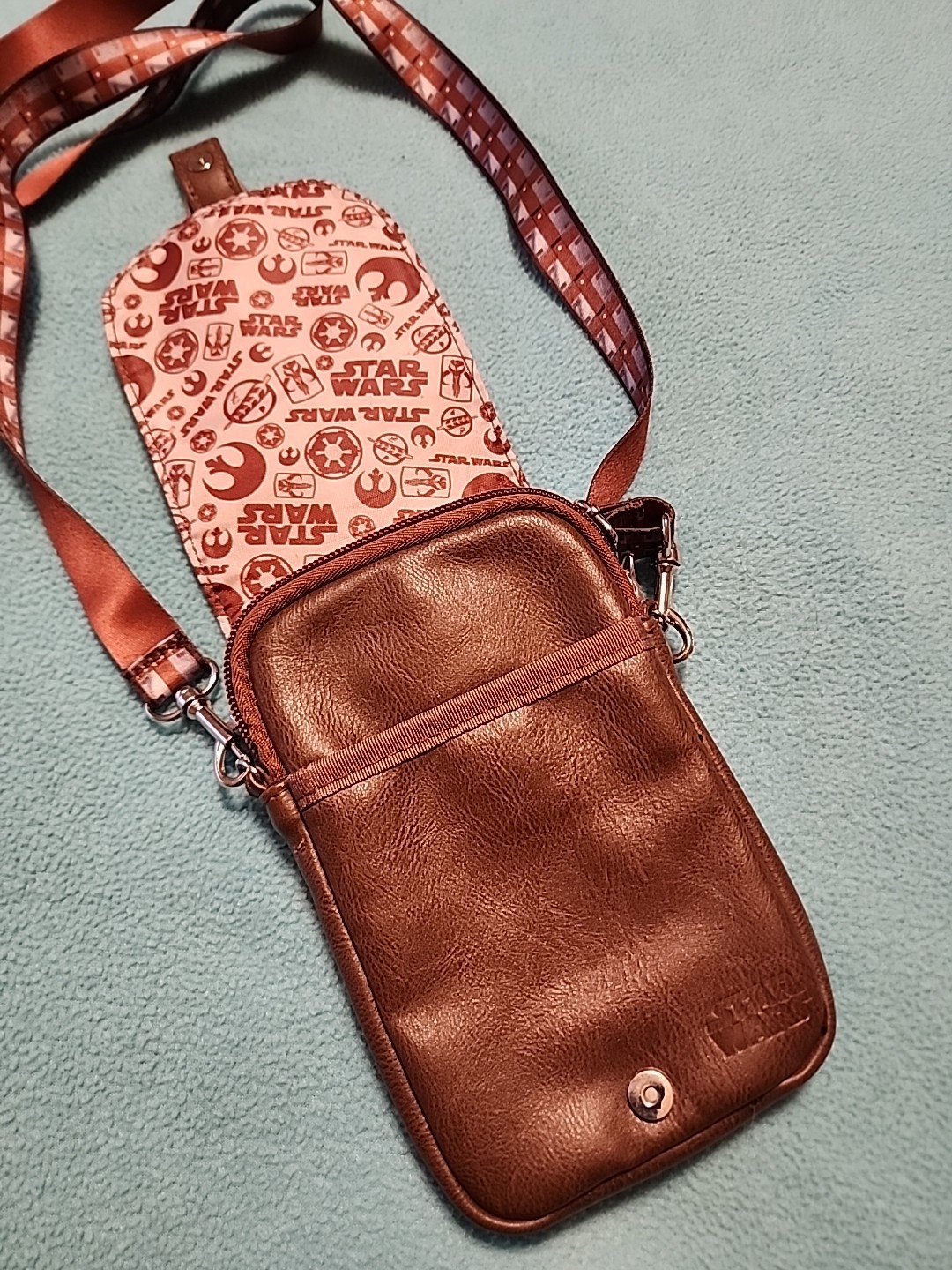 DISNEY PARKS Chewbacca Star Wars Galaxy’s Edge crossbody bag, brown, buckle snap