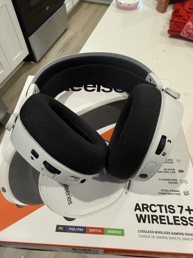 SteelSeries Arctis 7+ Wireless Gaming Headset Surround Sound USB-C PC PS5 Switch