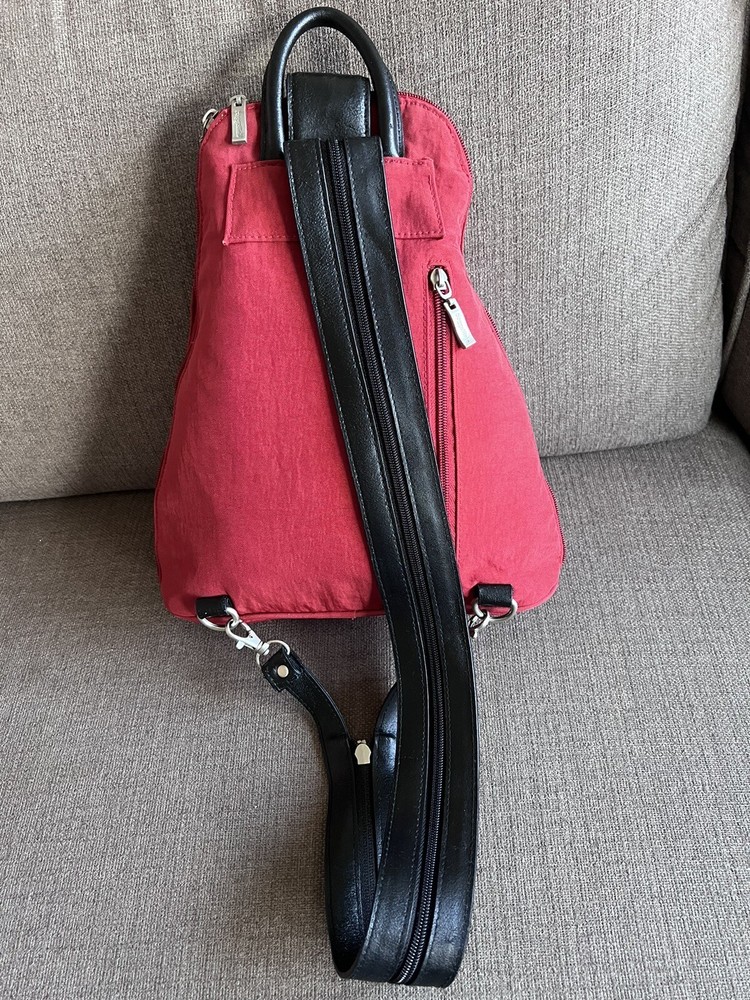 Baggallini Metro Convertible Backpack Nylon Rusty Red. Clean Inside/out