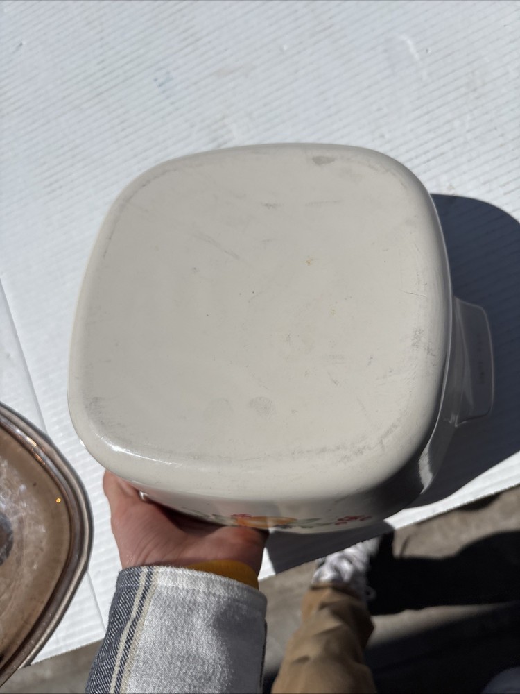 Corningware 1.5 Liter ABUNDANCE pattern with lid