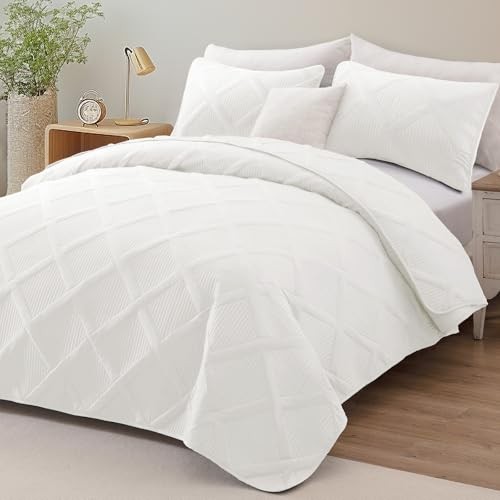 Full Queen Size Quilt Set with Modern Striped Pattern, 3 Pieces Summer