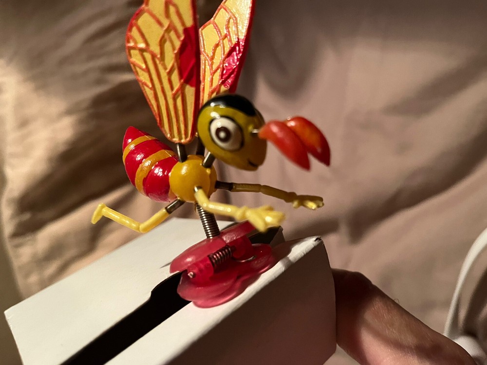 Floating Bug Clip On