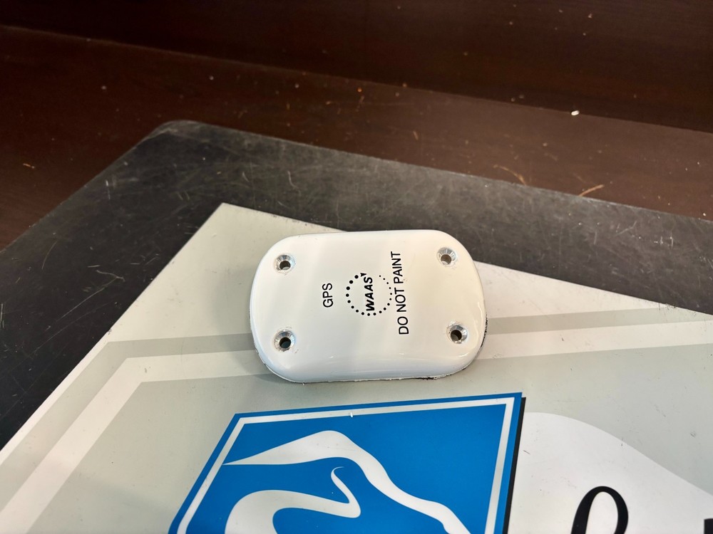 Active GPS Antenna S67-1575-135 Removed Working