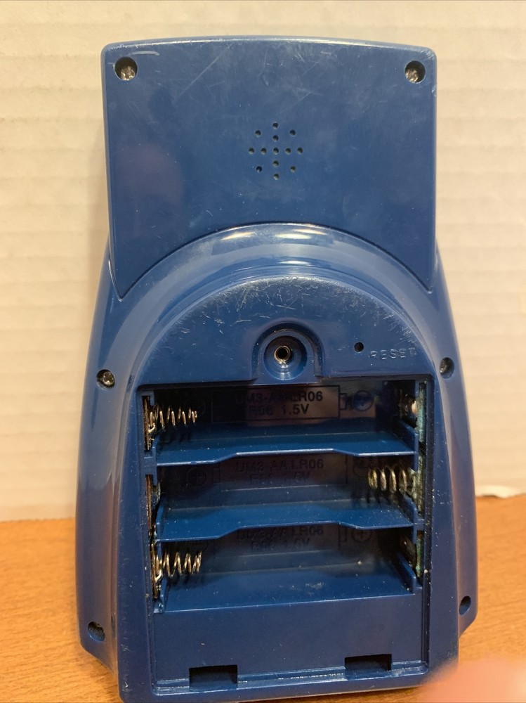 Space Invaders Handheld 2004 MGA Entertainment Taito