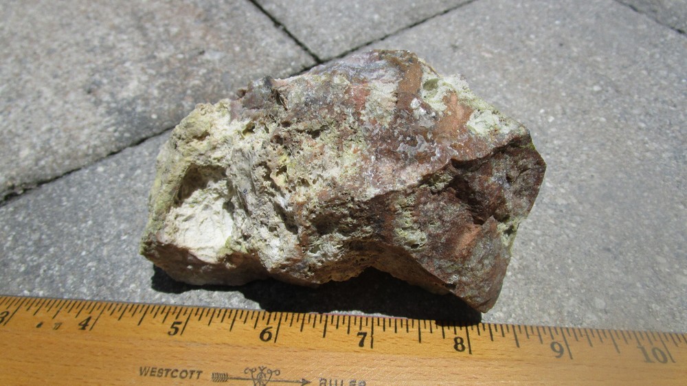 Fluorescent mineral rock partially phosphorescent S18