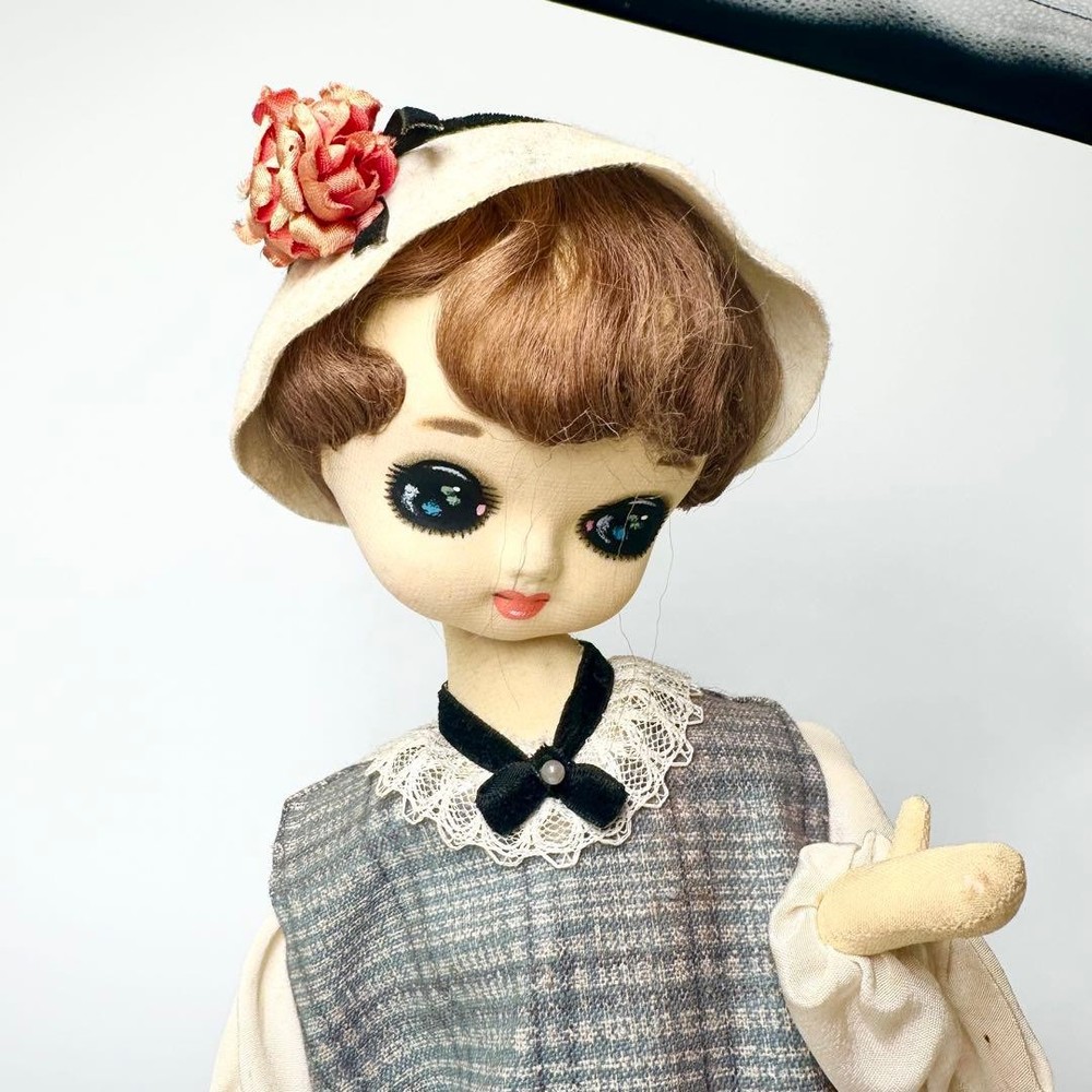 Check pattern dress pose doll Showa retro