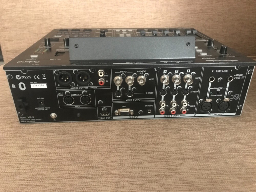 Roland VR-5 AV MIXER RECORDER