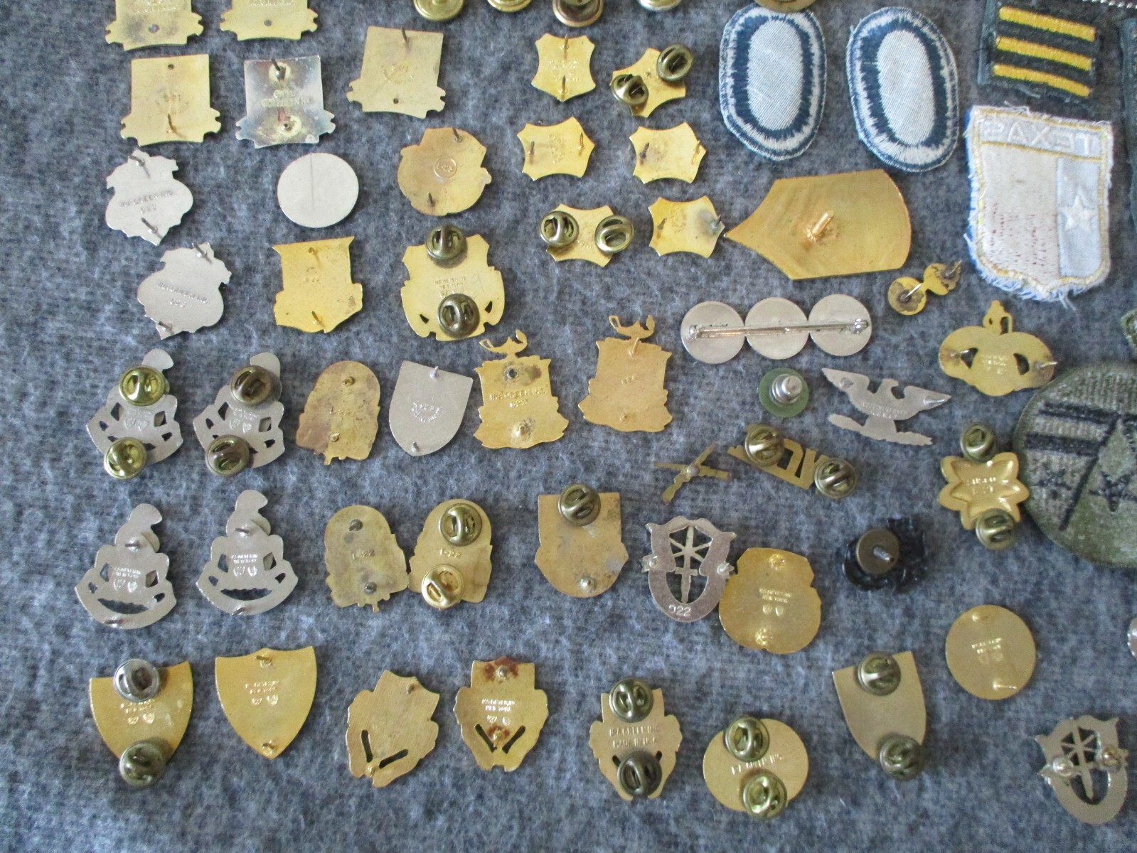 WWII/KOREA/VIETNAM PINS BADGES PATCHES BUCKLES++ - OVER 180+