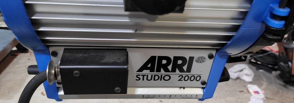 ARRI STUDIO 2000 Tungsten 10'' LENS 1989