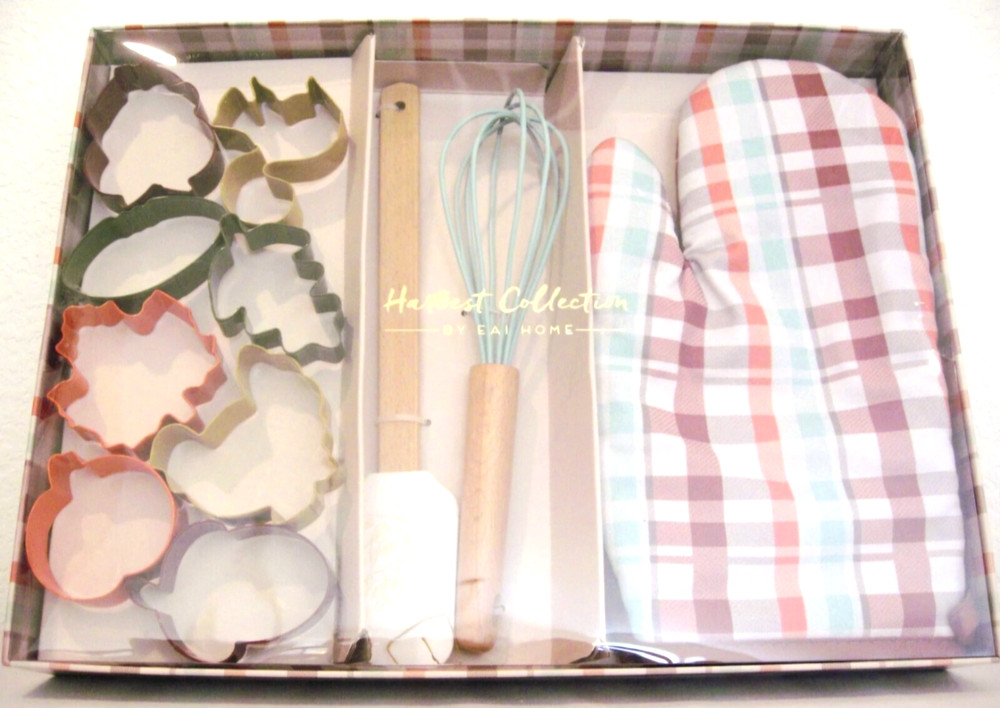 Baking Set : Whisk Mitt Scraper  8 Autumn Cookie Cutters Squirrel Turkey Pumpkin