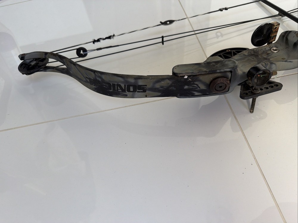 Jennings Sonic XL Compound Bow With Arrows