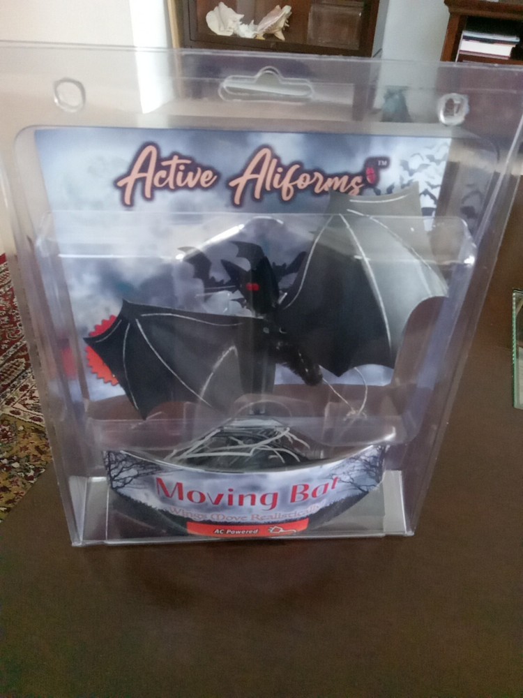 Active Aliforms Moving Bat