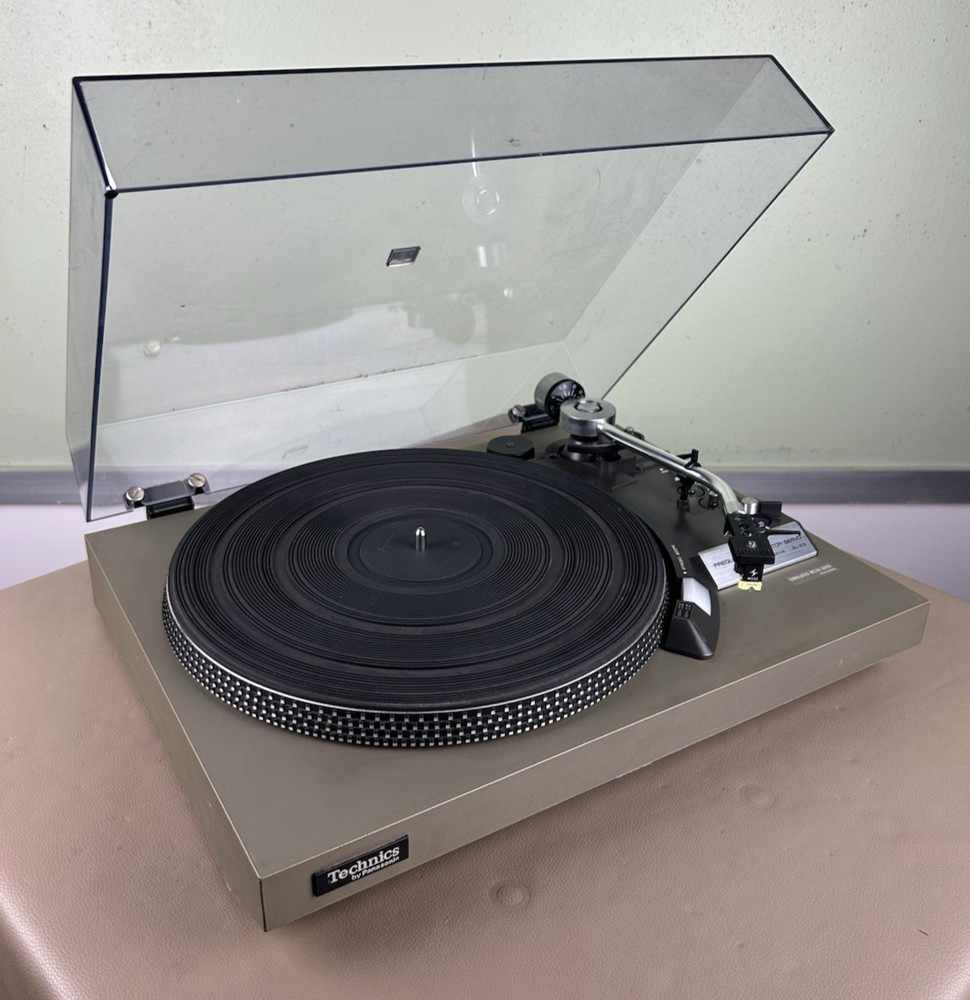 TECHNICS SL-23 TURNTABLE