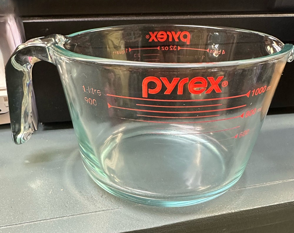 Pyrex Measuring 4 Cup (32 Oz) Glass, Clear, Red