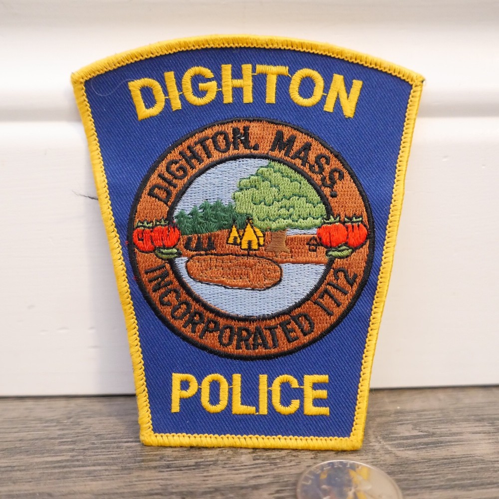MASSACHUSETTS MA DIGHTON POLICE NICE SHOULDER PATCH SHERIFF