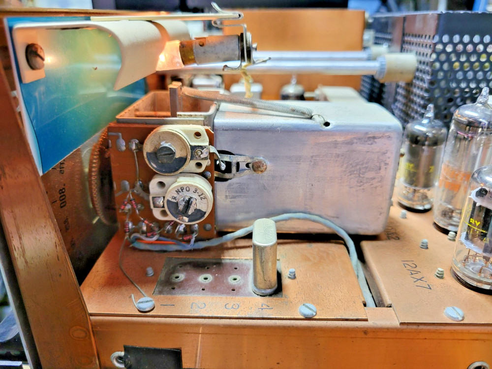 Drake T-4X Ham Radio Transmitter Powers Up, Nothing Else. Details Below