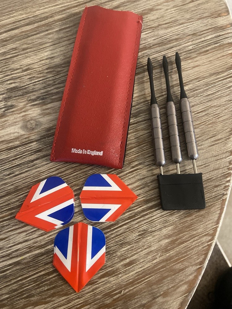 Unicorn 3 Piece Silver Darts With Black Points Red Leather Case Mint Condition