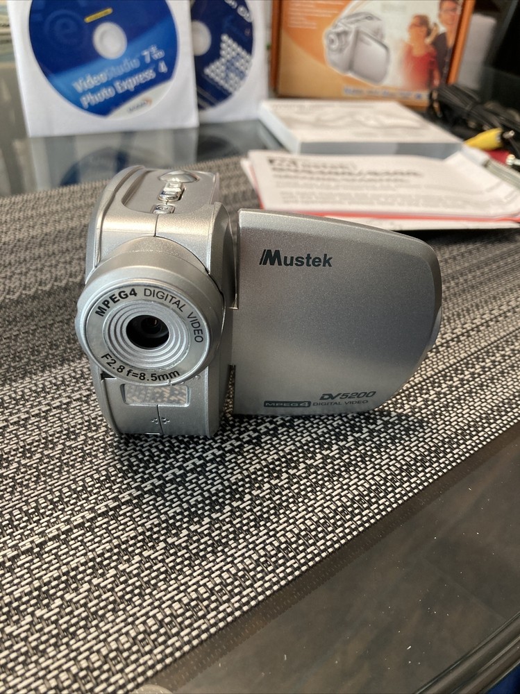 Mustek DV5200 Multi-Function Digital Video Camcorder Mpeg-4 SD MMC Card Reader