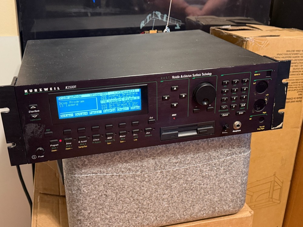 KURZWEIL K2500R Sampler V.A.S.T. Variable Architecture Synthesis