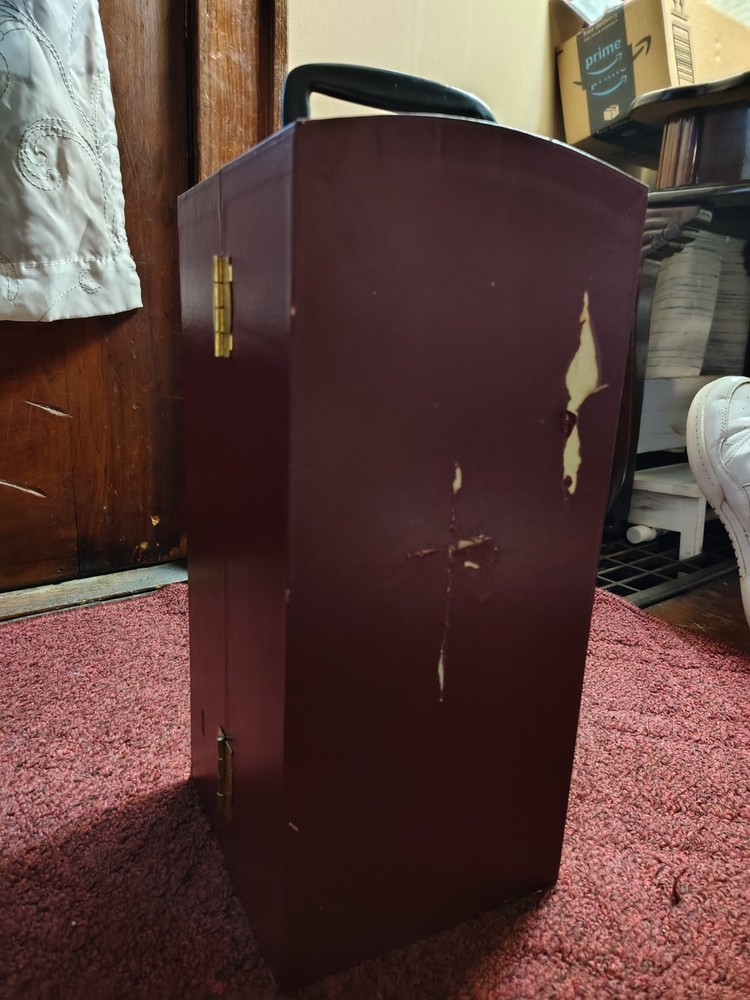 Haunted Doll: Shadow box doll