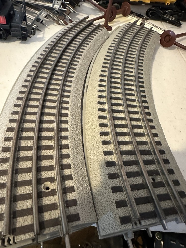 Lionel Fastrack 40x60 Loop Plus CW-80 Transformer