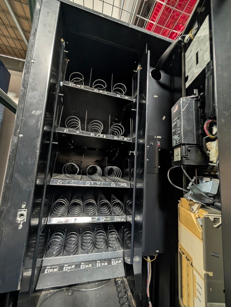 FSI Vending Machine Model 3132 – Snack Vending – Card Reader Capable