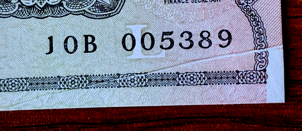 India Rare Error - new 1 Re - Crease error - Gutter fold below serial - unc