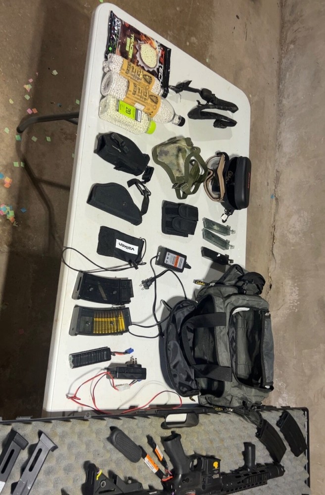 airsoft guns and equipment