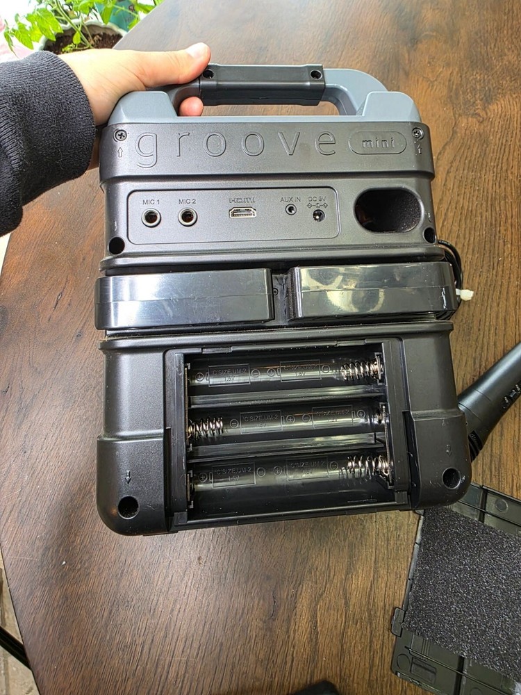The Singing Machine SML2400 Groove