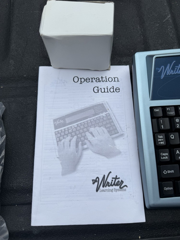 The Writer Plus Keyboard Instructor Writer Word Processor W/Bag Adapter Manuel