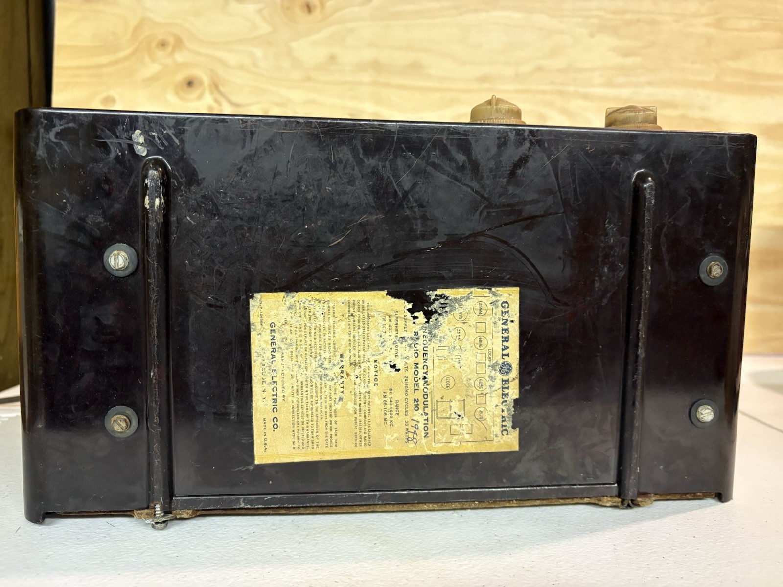 Vintage 1948 GE AM/FM Vacuum Tube Radio Model 210 Hums