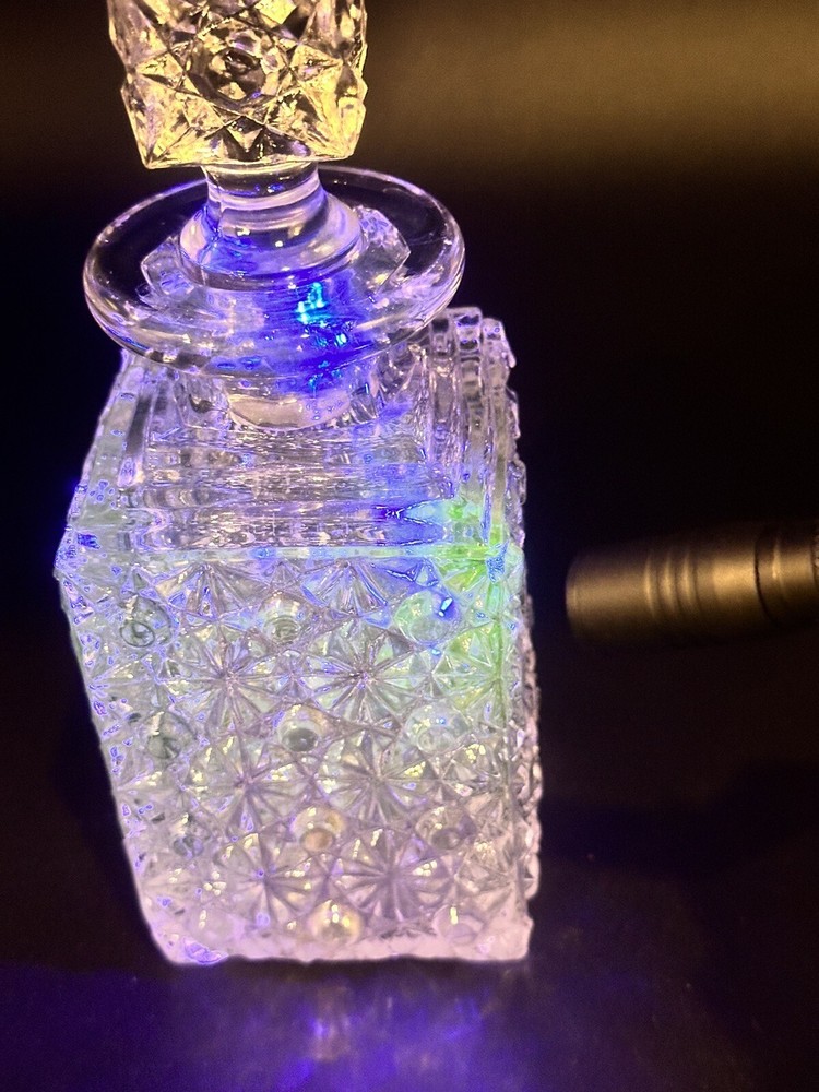 Daisy & Button Decanter Perfume EAPG 1880’s Slight Glow 10oz