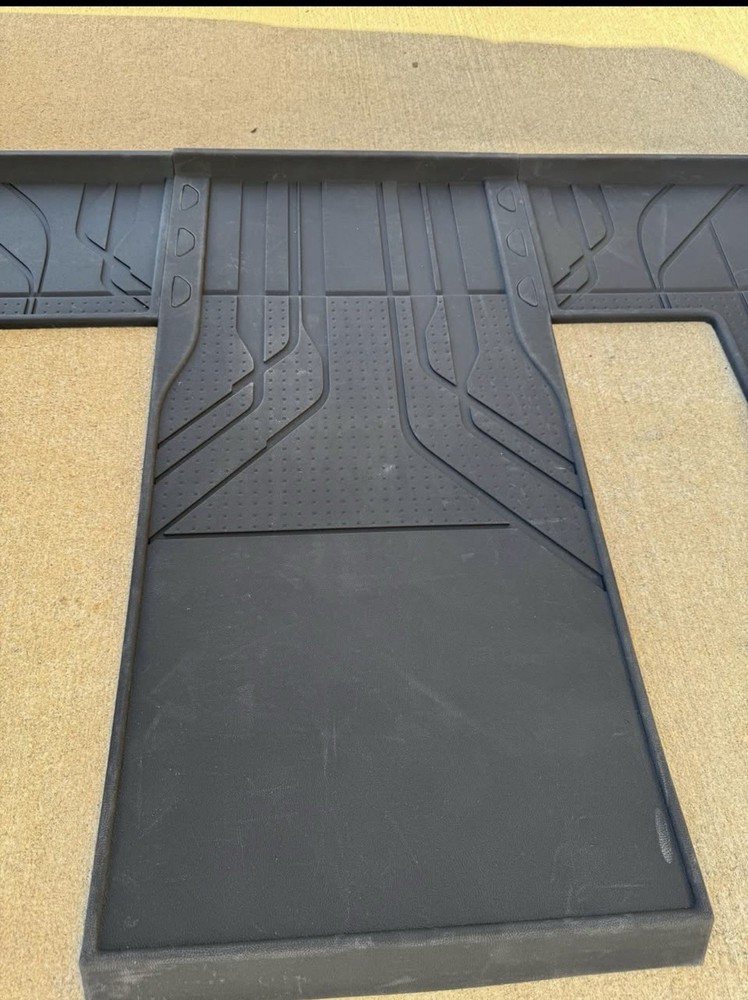 Third -Row Weather Floor Liner ￼