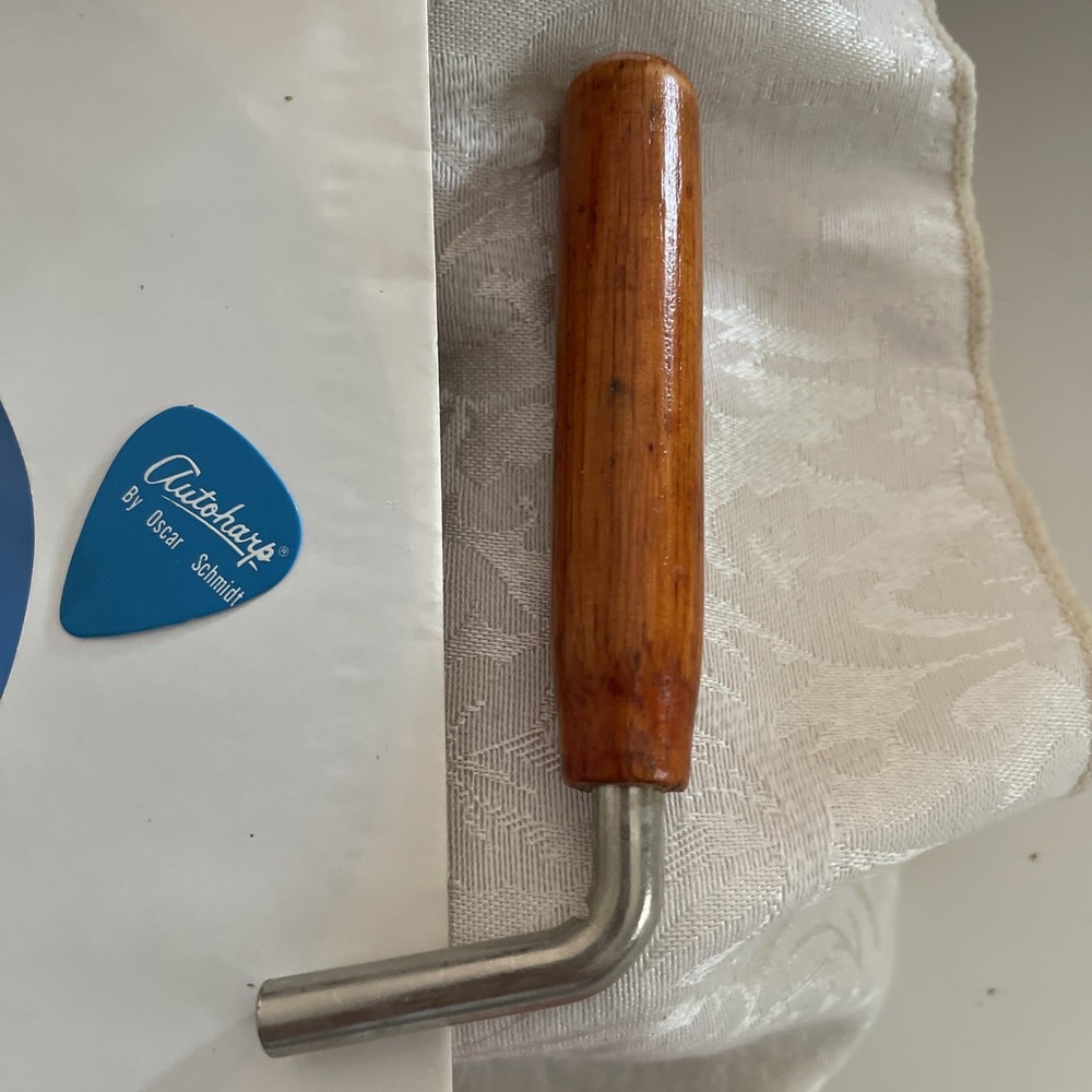 OSCAR SCHMIDT AUTO HARP 6 CHORD 18 STRING