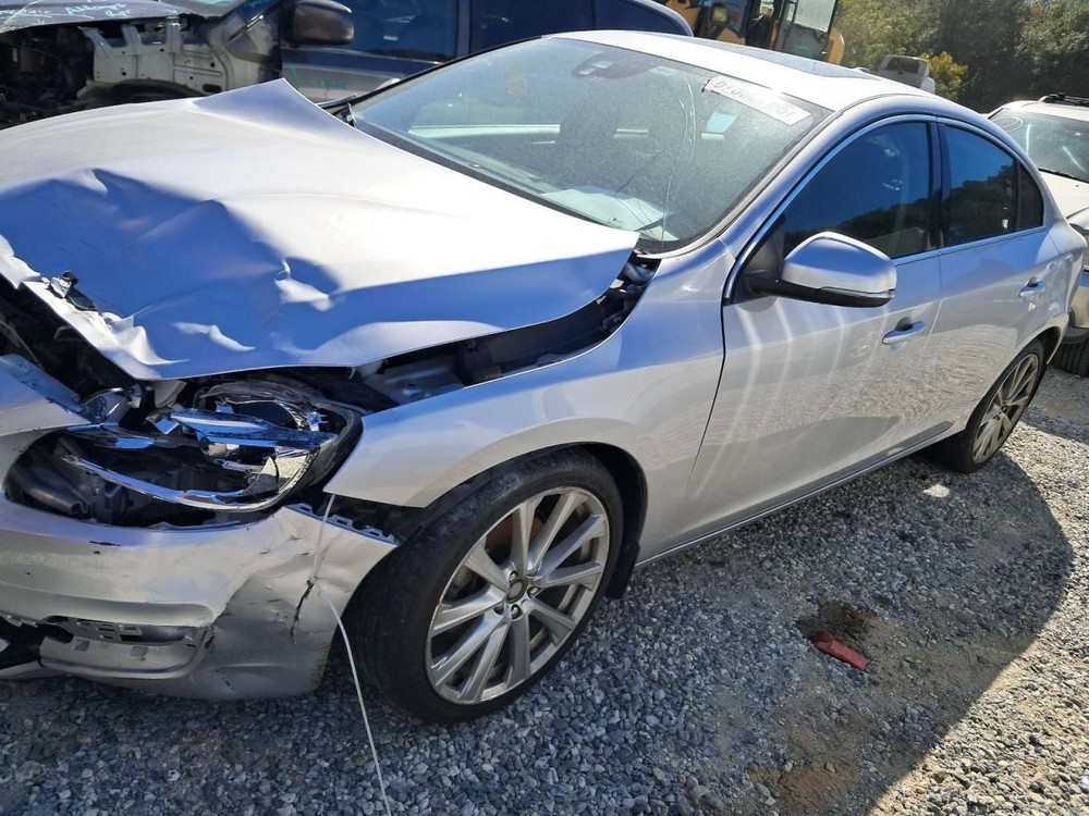 S60 2018 Glove Box 4843758