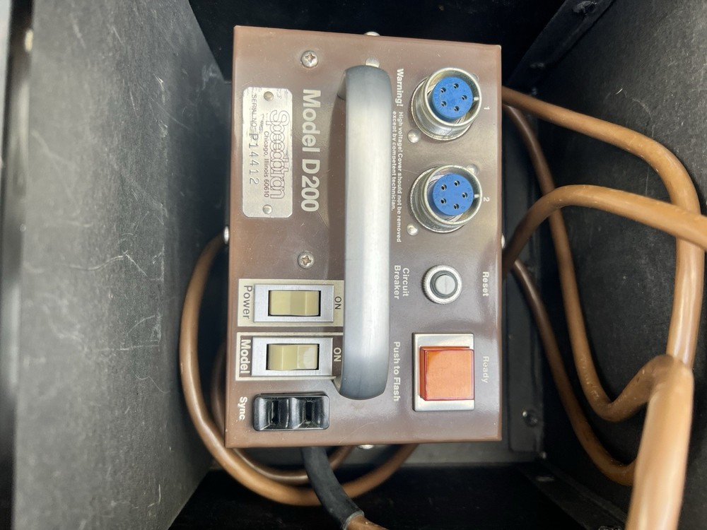 Speedotron D200 Brown-Line Electronic Flash System Package Case Excellent