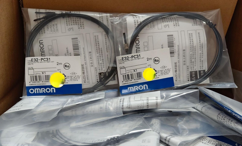 1pcs OMRON Optical Fiber Sensor E32-PC31 2M BY OMS E329043A