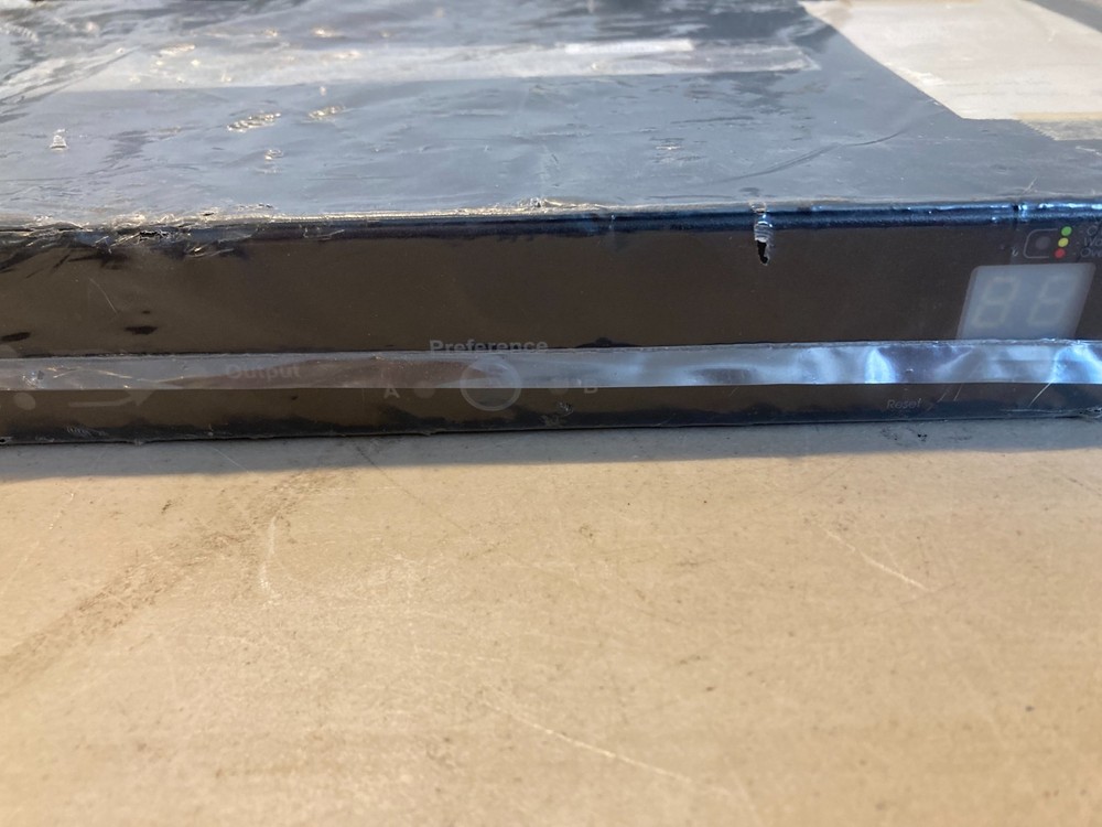 APC AP7752 Rack Mount Automatic Transfer Switch ATS 8-Outlet Open Box